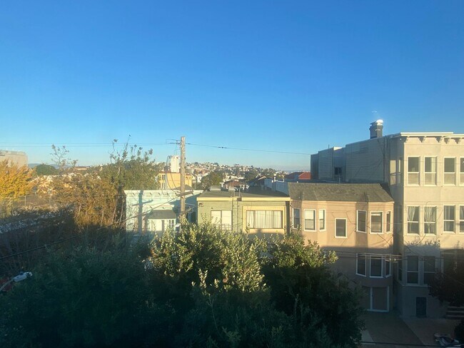 Building Photo - Epic Real Estate & Asso. Inc. - Beautiful, Spacious & Sunny 2 br/2ba Condo Available in Mission -...