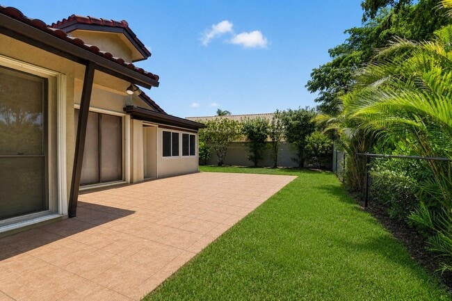Building Photo - 7690 Solimar Cir