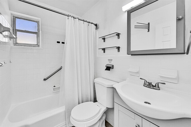 Building Photo - 2409 Taft St