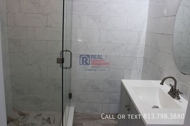 Building Photo - 621 Sunset Dr