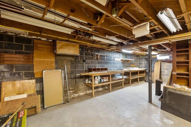Building Photo - 1424 Brent St