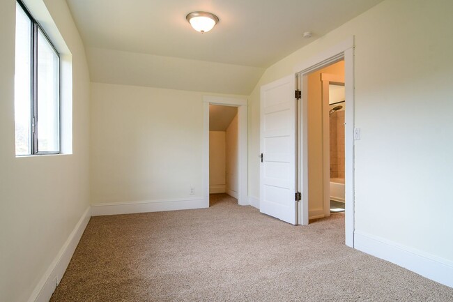 Building Photo - Magnolia 4 bedroom