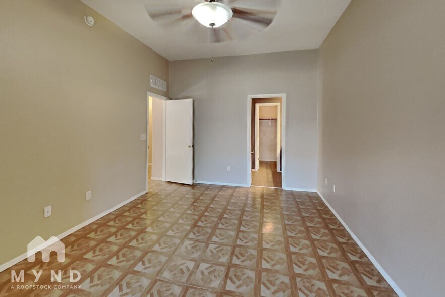 Building Photo - 2018 E Calle Arroyo Lindo