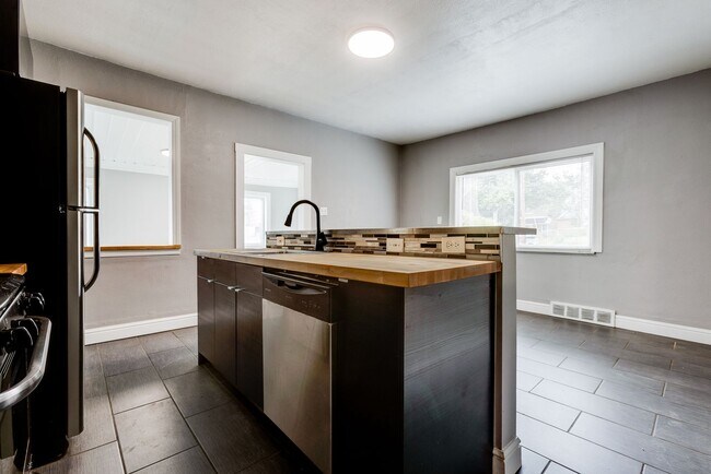 Building Photo - 311 Boggs Ave