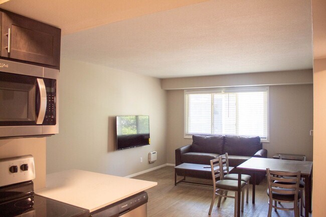 Interior Photo - 57 E John St