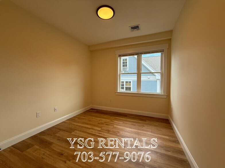 Building Photo - 14 Dorr St