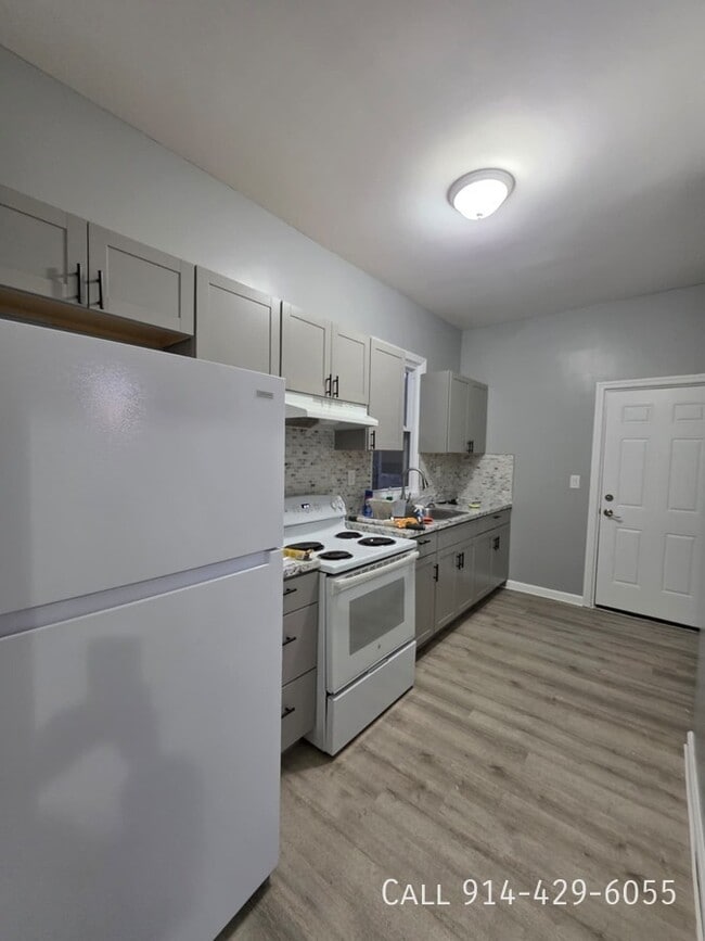 Building Photo - 94 Maple St