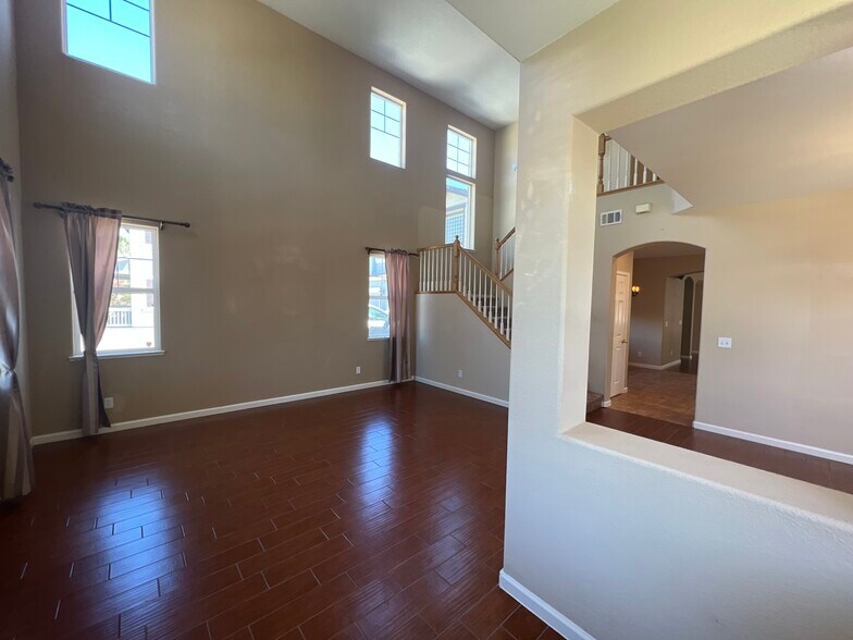 Building Photo - 2060 Jenni Ln