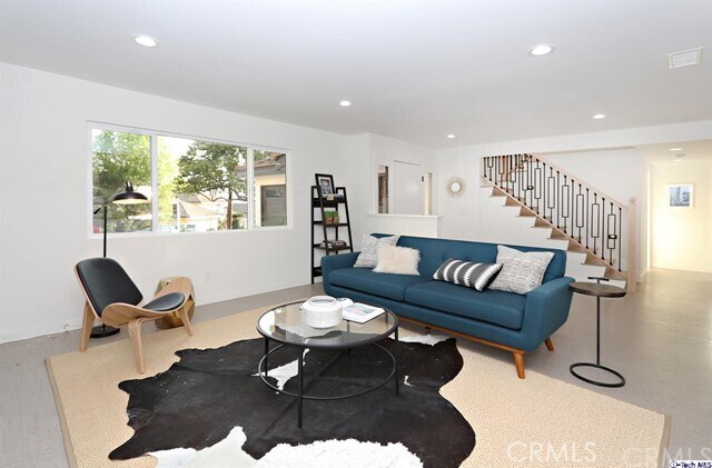Building Photo - 4765 Round Top Dr