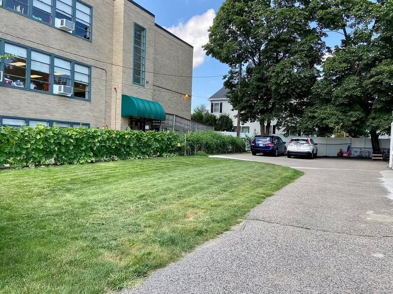 Building Photo - 5 Sheridan Cir