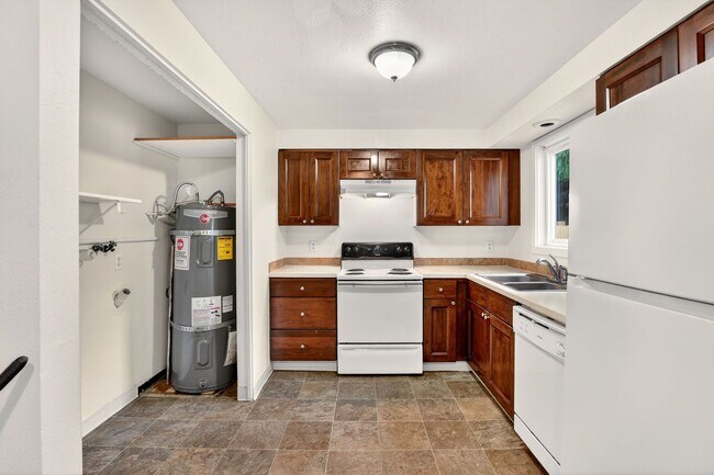 Building Photo - 4801 NE Killingsworth St