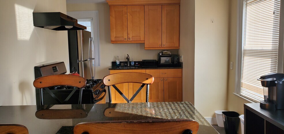 Building Photo - 92 Townsend Ave