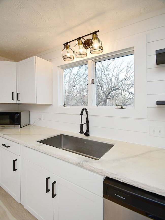 Building Photo - 4640 Washington Ave