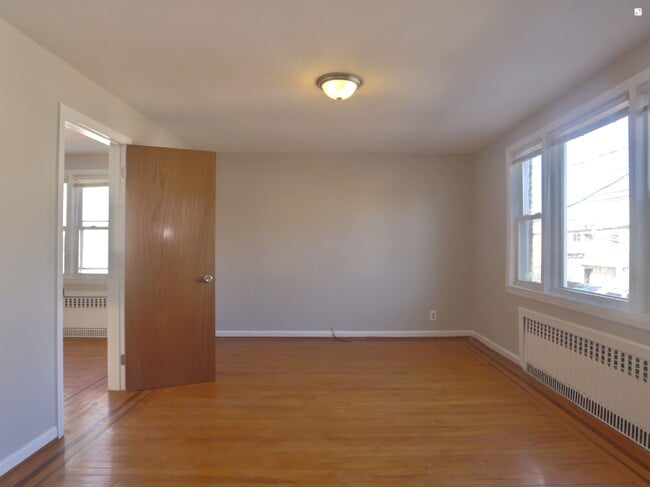 Building Photo - 125 Laidlaw Ave