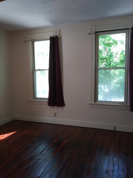 Building Photo - 2232 Ravine St