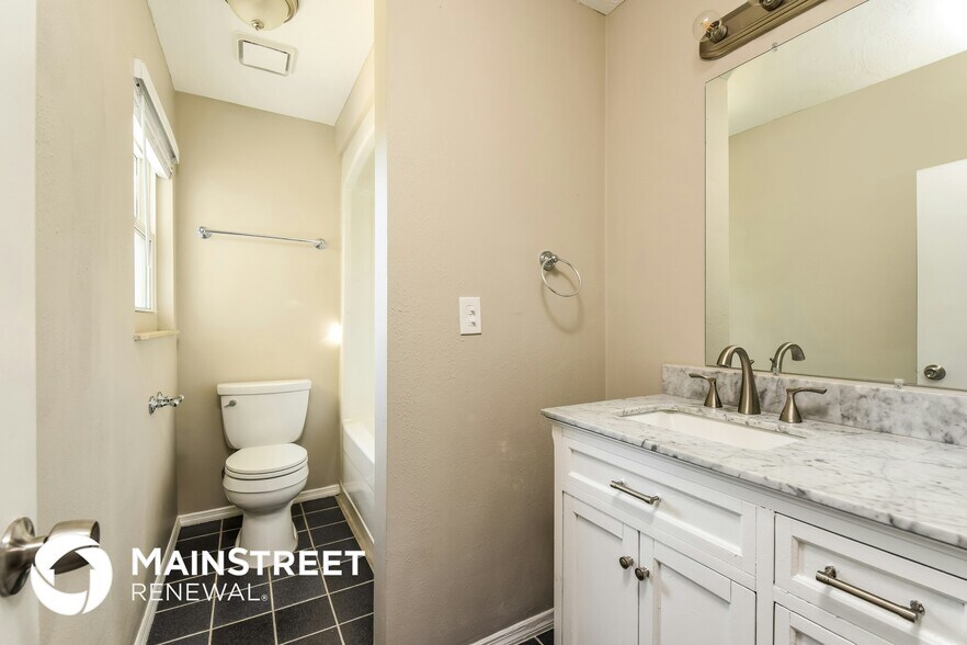 Building Photo - 507 67th Ave Dr W