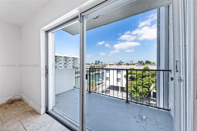 Building Photo - 3642 NE 171 St