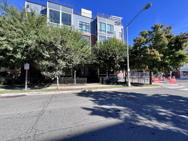 Building Photo - 340 Adams St NE