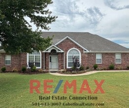 Building Photo - 4 Bedroom/2 Bath Plus Office