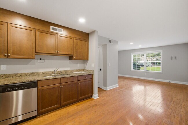 Building Photo - 1240 Fairmont Ave