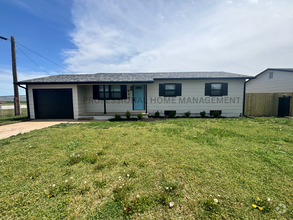 Building Photo - Beautifully remodeled 3 bedroom 1 bath!