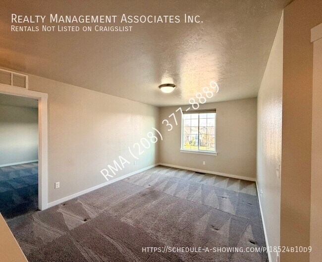 Building Photo - 6059 N Silver Spruce Ave