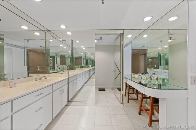 Building Photo - 2580 S Ocean Blvd