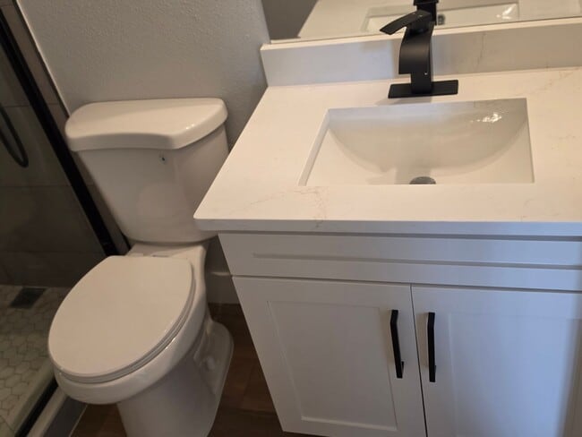 Building Photo - FOR RENT!! RECENTLY RENOVATED 2 BEDROOM 2 BATH CONDO (FIRST FLOOR)...