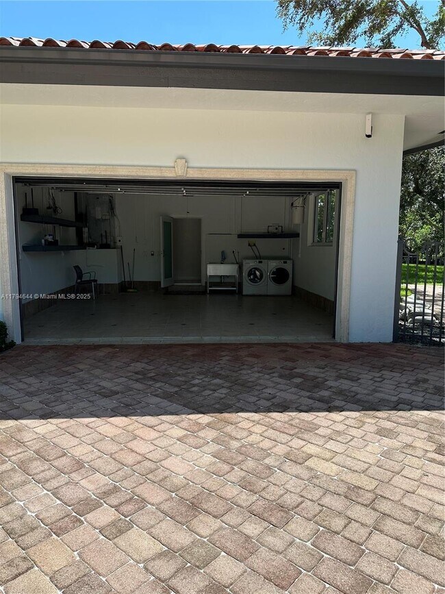 Building Photo - 10600 SW 69th Ave