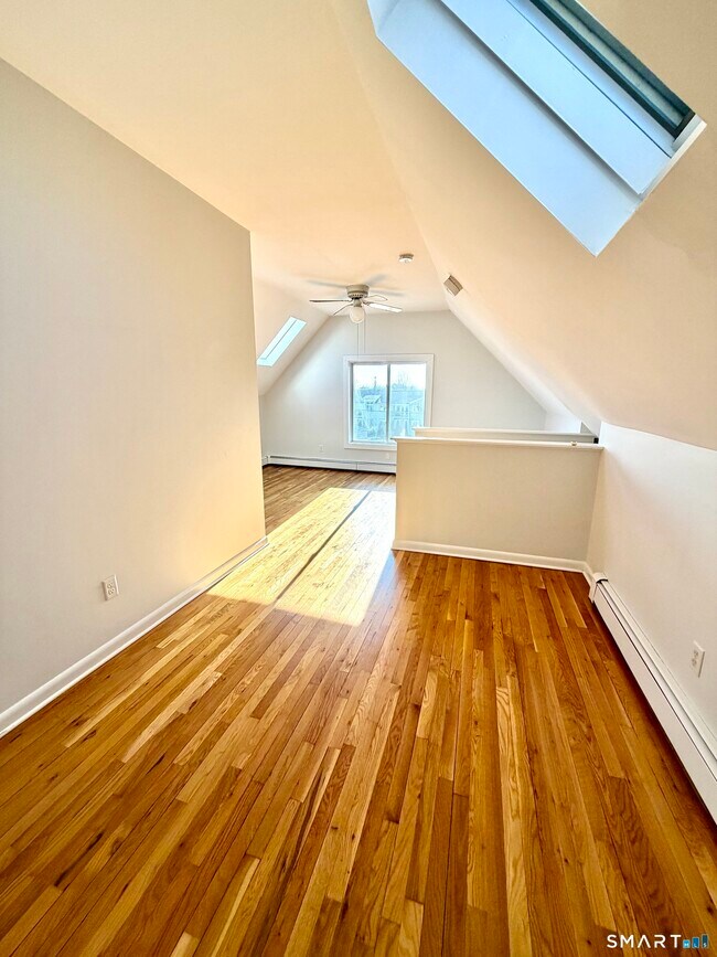 Building Photo - 410 Davidson St