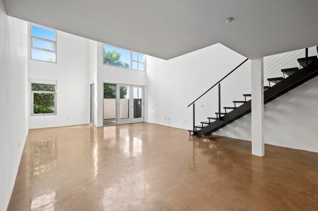 Building Photo - 4111 W Sunset Blvd