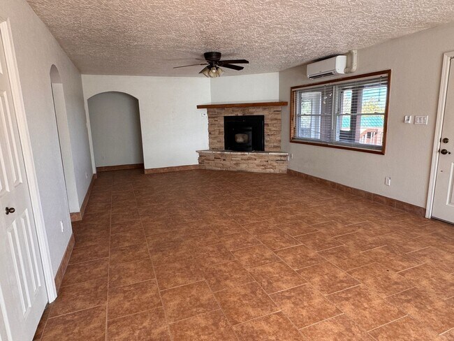 Building Photo - 3 Bedroom, 2 Bathroom Home in Cedar Crest, NM.