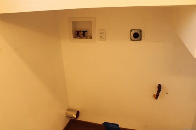 Building Photo - 2310 Sumac Dr