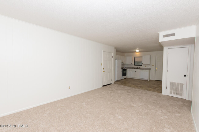 Building Photo - 104 Ravenwood Dr