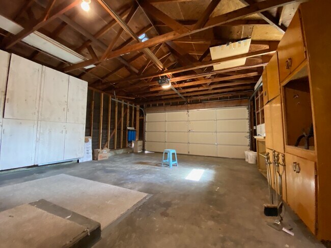 Building Photo - 5025 Carm Ave