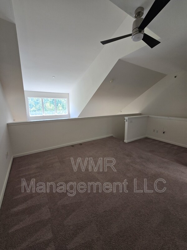 Building Photo - 2125 Southend Dr
