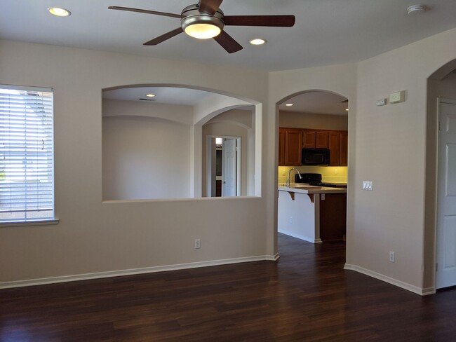 Building Photo - 2Bed/2Bath Condo off Douglas in Oceanside~...
