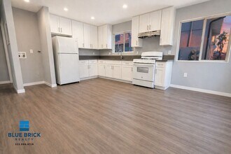 Building Photo - 1242 W 93rd St