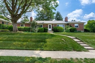Building Photo - Beautiful Duplex