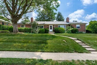 Building Photo - Beautiful Duplex