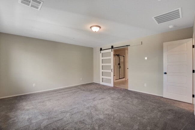 Building Photo - Don't miss this Top Notch 4 Bedroom, Beaut...