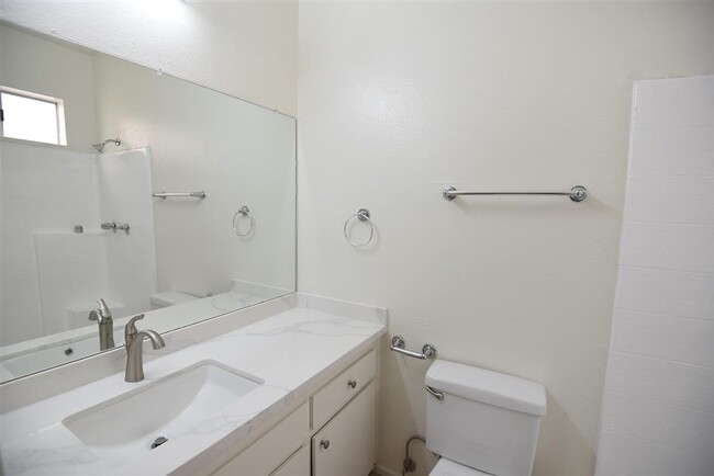 Building Photo - 11315 Moorpark St
