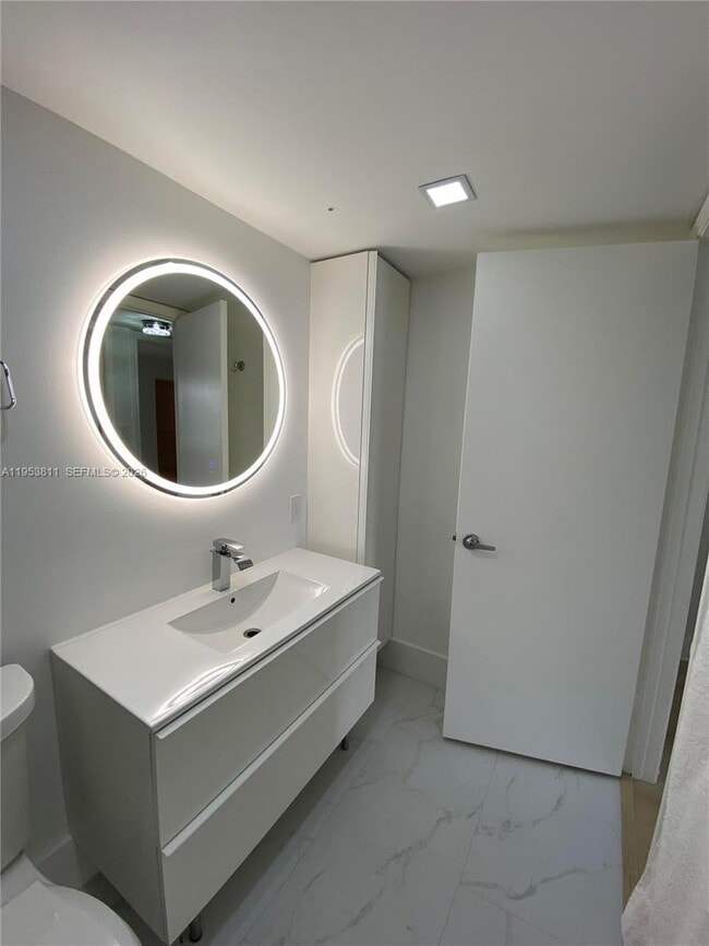 Building Photo - 1903 Bermuda Cir