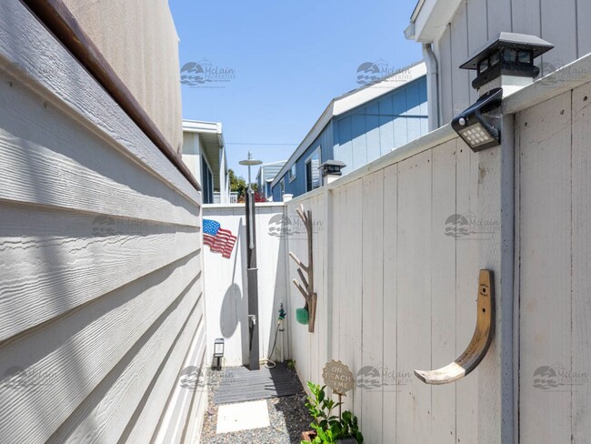 Building Photo - Steps to the sand in Encinitas, your two b...