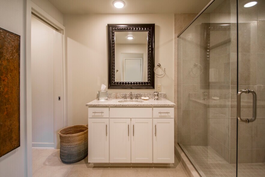 Building Photo - 221 W 2nd St