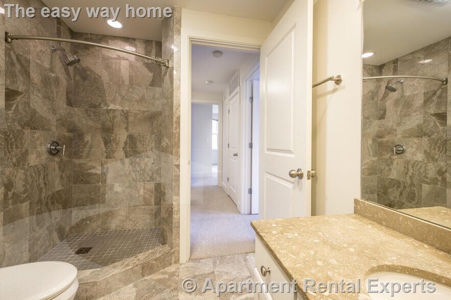 Building Photo - 110 Second St Unit #PH04