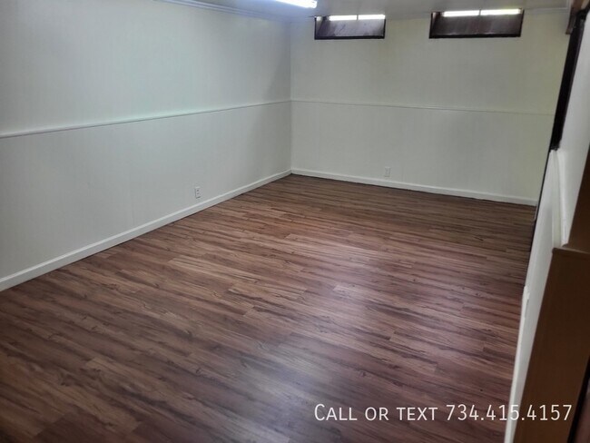 Building Photo - 2863 Marshall St