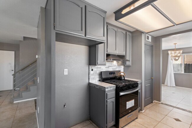 Building Photo - 43865 Carefree Ct