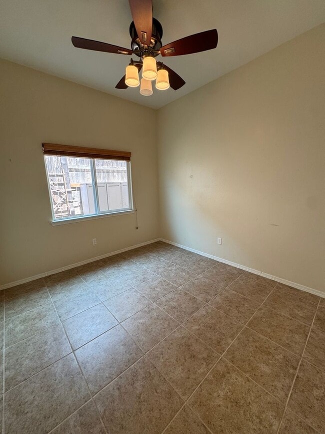 Building Photo - 4 Bed 2 Bath Charming and Well-Cared-For H...