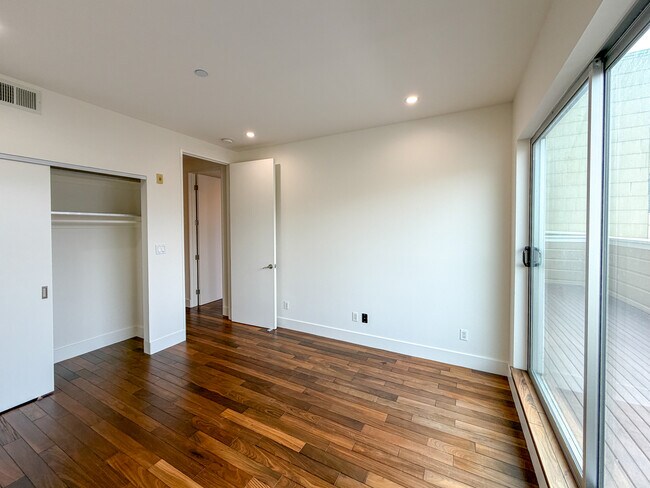 Building Photo - 2863 California St